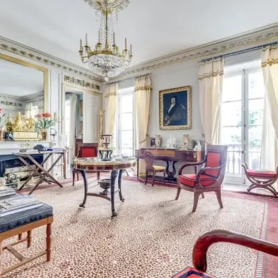 Louvre Apartment