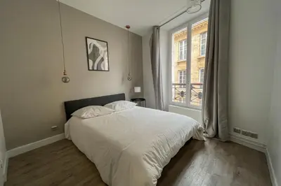 Un ou plusieurs lits dans un hébergement de l'établissement Flexliving - Beautiful 2-room apartment - Chaussée d'Antin - Paris 09
