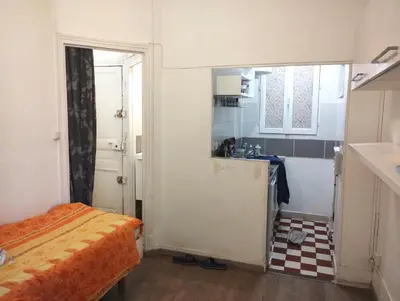 Cuisine ou kitchenette dans l'établissement Charmant studio en centre ville