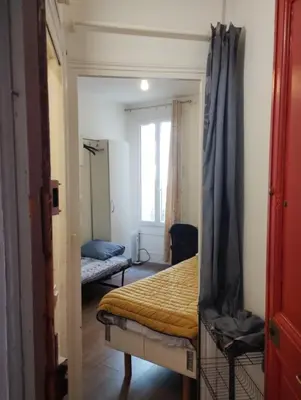 Un ou plusieurs lits dans un hébergement de l'établissement Charmant studio en centre ville