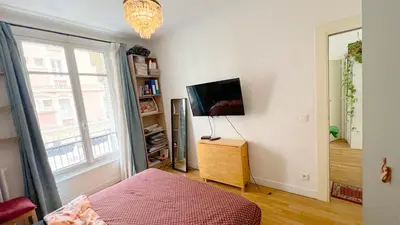 Télévision ou salle de divertissement dans l'établissement Chambre privée proche Accord Arena et avec metro 20 min de la Tour Eiffel