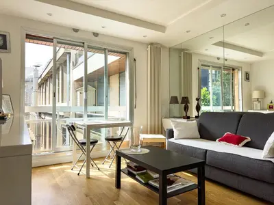 Coin salon dans l'établissement PenBed -1BR - Proche Champs Elysées