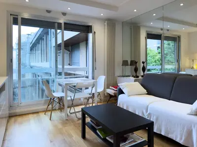 Coin salon dans l'établissement PenBed -1BR - Proche Champs Elysées