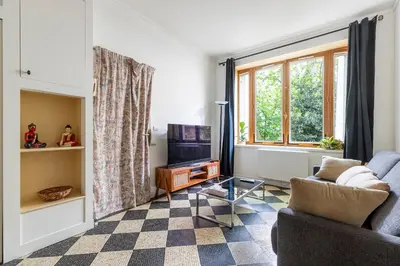 Télévision ou salle de divertissement dans l'établissement Charmant studio Père Lachaise