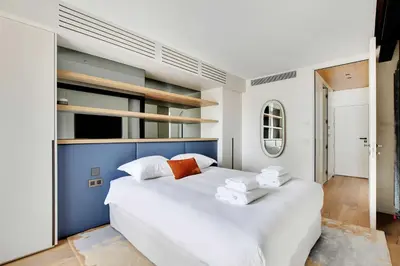 Un ou plusieurs lits dans un hébergement de l'établissement Exceptional apt with AC - 2BD-4P - Parc Monceau