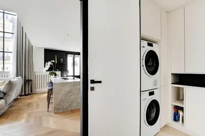 Cuisine ou kitchenette dans l'établissement Exceptional apt with AC - 2BD-4P - Parc Monceau