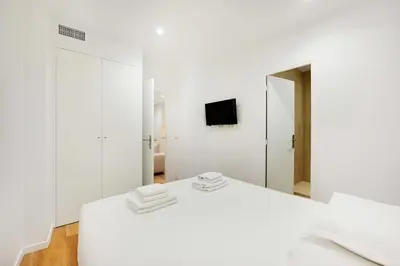Un ou plusieurs lits dans un hébergement de l'établissement Authentic apartment - 1BR-4P - Centre Pompidou