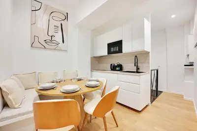 Cuisine ou kitchenette dans l'établissement Charming apartment - 3BR-8P -Centre Pompidou