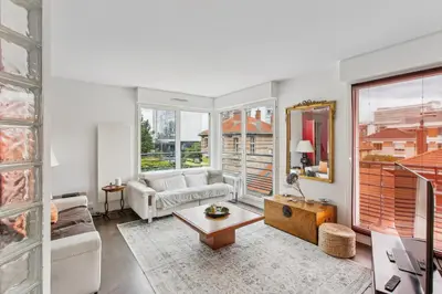 Coin salon dans l'établissement Appartement proche de la Tour Eiffel