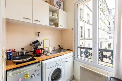 Cuisine ou kitchenette dans l'établissement GuestReady - Cosy stay near Jardin du Luxembourg
