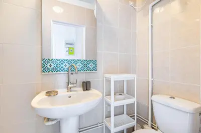 Salle de bains dans l'établissement GuestReady - Cosy stay near Jardin du Luxembourg