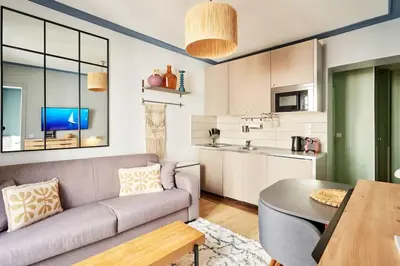 Cuisine ou kitchenette dans l'établissement Élégance Urbaine - 2 chambres