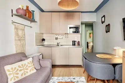 Cuisine ou kitchenette dans l'établissement Élégance Urbaine - 2 chambres