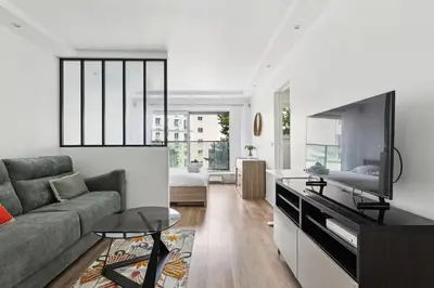 Télévision ou salle de divertissement dans l'établissement Appartement élégant et design