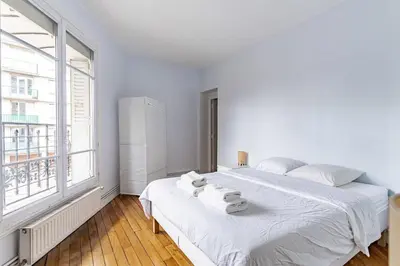 Un ou plusieurs lits dans un hébergement de l'établissement Stunning Parkview Apartment close to Paris