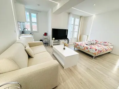 Télévision ou salle de divertissement dans l'établissement République rue des bluets Paris