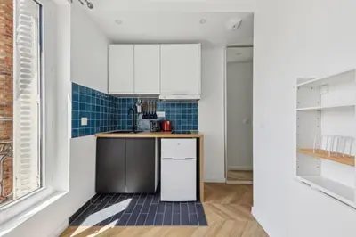Cuisine ou kitchenette dans l'établissement Studio cosy aux portes de Paris