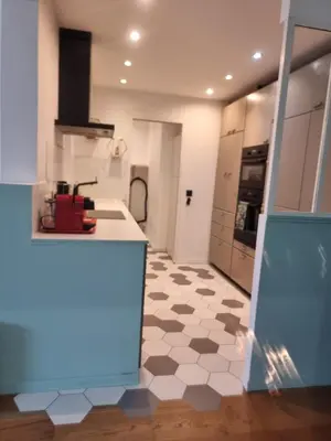 Cuisine ou kitchenette dans l'établissement Urban Serenity - Spacieux F4 proche Paris
