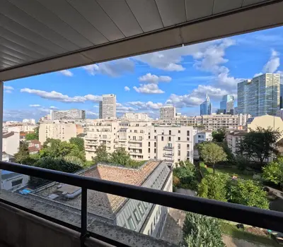 Vue générale sur Courbevoie ou vue de la ville depuis l'appartement