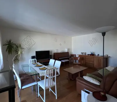 Télévision ou salle de divertissement dans l'établissement Superbe appartement Paris Courbevoie La Défense