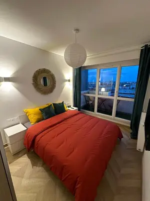 Un ou plusieurs lits dans un hébergement de l'établissement PARIS PANTIN Magnifique Appartement 4 pièces de 108m2 avec 2 PARKING intérieur - très cosy pour 1 à 12 personnes - Entièrement refait à neuf ENTIRE APARTMENT LUXURIOUS AND WARM - PANTIN PARIS 19 ème FREE WIFI GRATUIT