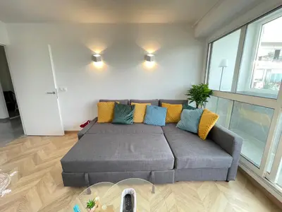 Coin salon dans l'établissement PARIS PANTIN Magnifique Appartement 4 pièces de 108m2 avec 2 PARKING intérieur - très cosy pour 1 à 12 personnes - Entièrement refait à neuf ENTIRE APARTMENT LUXURIOUS AND WARM - PANTIN PARIS 19 ème FREE WIFI GRATUIT