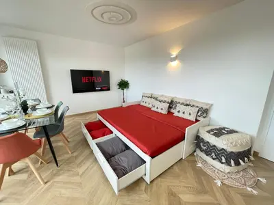 Un ou plusieurs lits dans un hébergement de l'établissement PARIS PANTIN Magnifique Appartement 4 pièces de 108m2 avec 2 PARKING intérieur - très cosy pour 1 à 12 personnes - Entièrement refait à neuf ENTIRE APARTMENT LUXURIOUS AND WARM - PANTIN PARIS 19 ème FREE WIFI GRATUIT