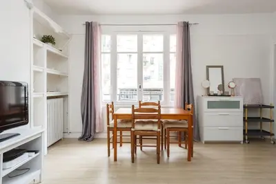 Cuisine ou kitchenette dans l'établissement Charmant studio Paris 16ème MICHEL ANGE - 34m2