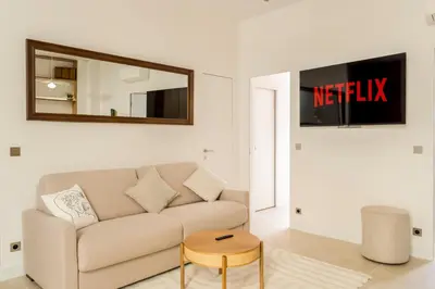 Télévision ou salle de divertissement dans l'établissement Un architecte en voyage