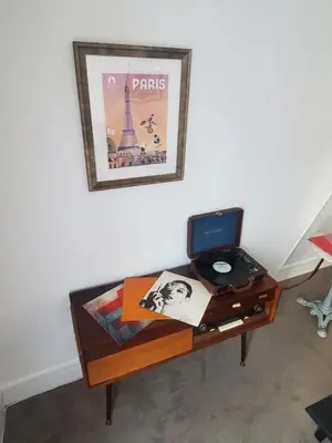 Télévision ou salle de divertissement dans l'établissement Guest room paris - R&M