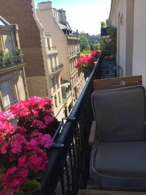 Balcon ou terrasse dans l'établissement Côté Arc de Triomphe