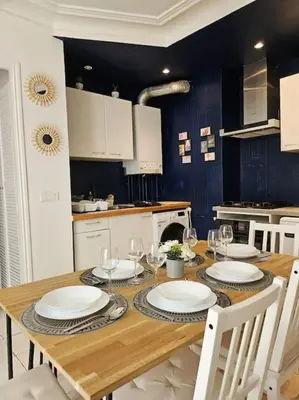 Cuisine ou kitchenette dans l'établissement Charmant Nice appartement 5 personnes people max