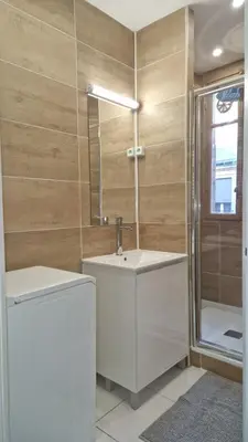 Salle de bains dans l'établissement Guest House Tour Eiffel Paris