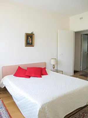 Un ou plusieurs lits dans un hébergement de l'établissement Chic Paris Apartment with Local Vibe and Metro Access