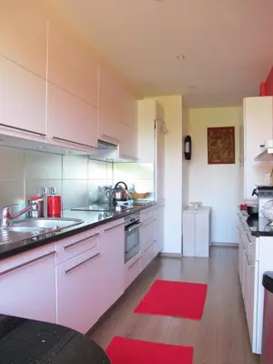Cuisine ou kitchenette dans l'établissement Chic Paris Apartment with Local Vibe and Metro Access