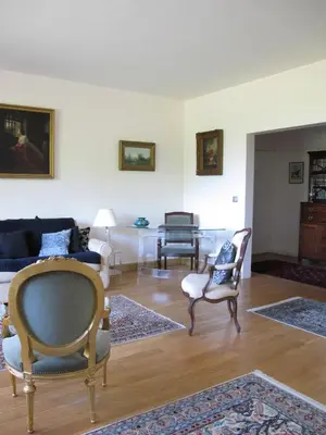 Coin salon dans l'établissement Chic Paris Apartment with Local Vibe and Metro Access