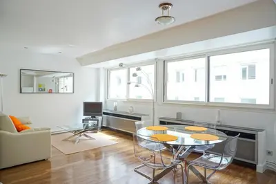 Coin salon dans l'établissement Paris Apartment Ideal for Exploring Paris