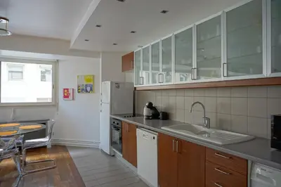 Cuisine ou kitchenette dans l'établissement Paris Apartment Ideal for Exploring Paris