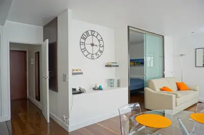 Coin salon dans l'établissement Paris Apartment Ideal for Exploring Paris