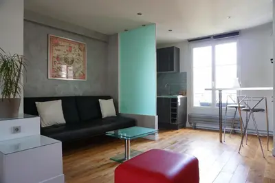 Coin salon dans l'établissement Paris 17 Apartment on Grande Armee Ideal Base for City Explorers