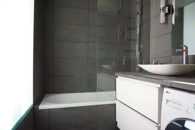 Salle de bains dans l'établissement Paris 17 Apartment on Grande Armee Ideal Base for City Explorers