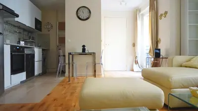 Cuisine ou kitchenette dans l'établissement Paris Apartment with Parisian Ambience in Elegant 16th Arrondissement