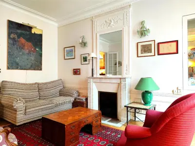 Coin salon dans l'établissement Peaceful 15th Paris Apartment with Metro Access