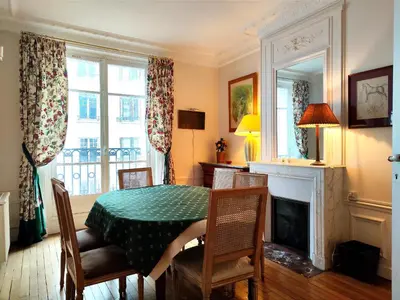 Coin salon dans l'établissement Peaceful 15th Paris Apartment with Metro Access