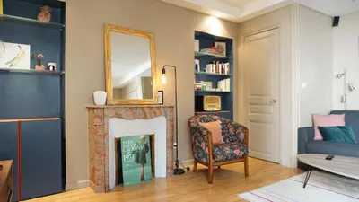 Coin salon dans l'établissement Urban Paris Apartment in Heart of Faubourg Saint Honore District