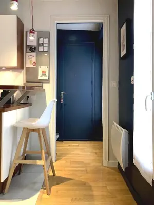 Cuisine ou kitchenette dans l'établissement Urban Paris Apartment in Heart of Faubourg Saint Honore District