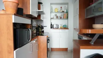 Cuisine ou kitchenette dans l'établissement Urban Paris Apartment in Heart of Faubourg Saint Honore District