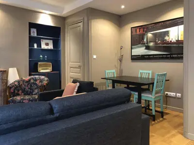 Coin salon dans l'établissement Urban Paris Apartment in Heart of Faubourg Saint Honore District