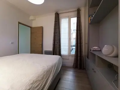 Un ou plusieurs lits dans un hébergement de l'établissement Paris 8 Fashionable Apartment on Prestigious Faubourg Saint Honore