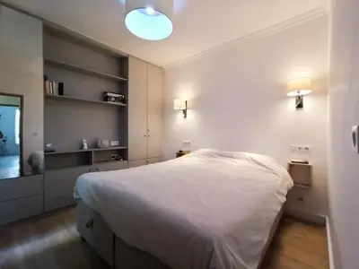 Un ou plusieurs lits dans un hébergement de l'établissement Paris 8 Fashionable Apartment on Prestigious Faubourg Saint Honore